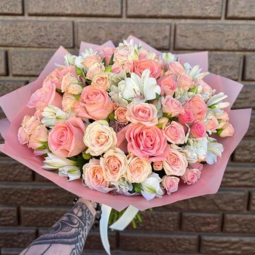 Rosas arbustivas con alstroemeria