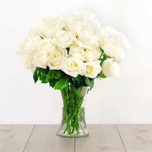 Chiffon white roses glass vase
