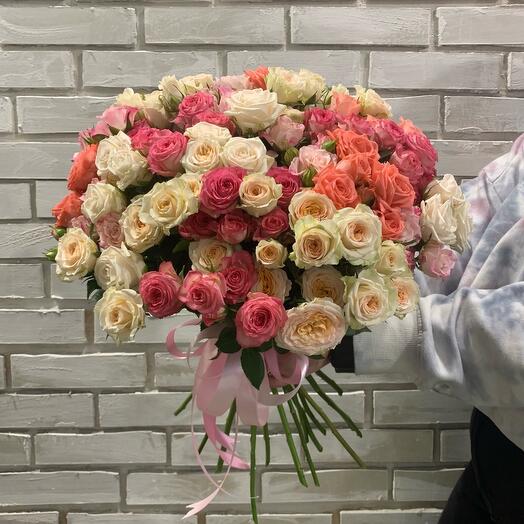 Букет из 25 кустовых роз