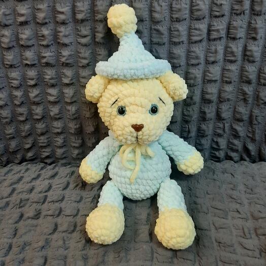 Oso de peluche con gorro amigurumi hecho a mano