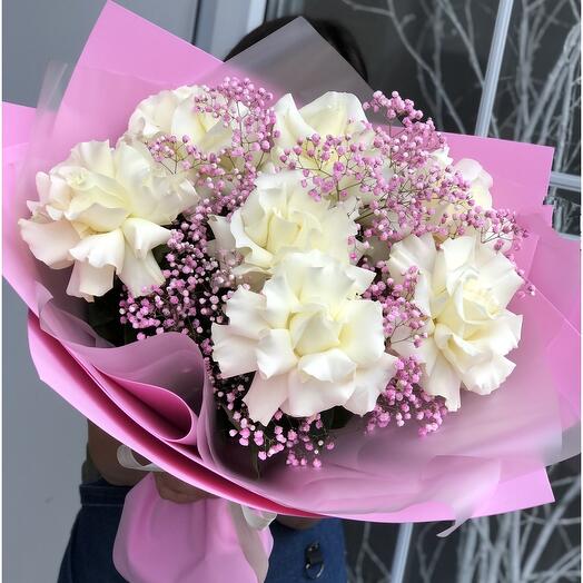 7 white french roses with gypsophila