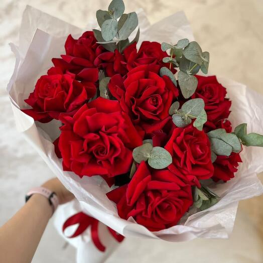 9 openwork roses with eucalyptus