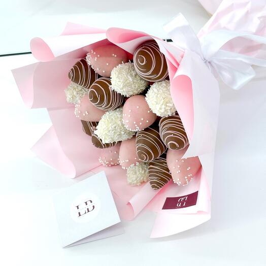 Букет «Баунти» из клубники в шоколаде