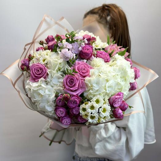 Bouquet with hydrangeas and roses
