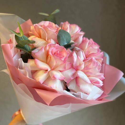 Bouquet of 5 delicate pink French roses