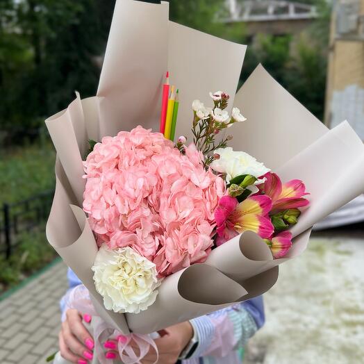 Букет на 1 сентября 
 «Первоклашка» с гортензией