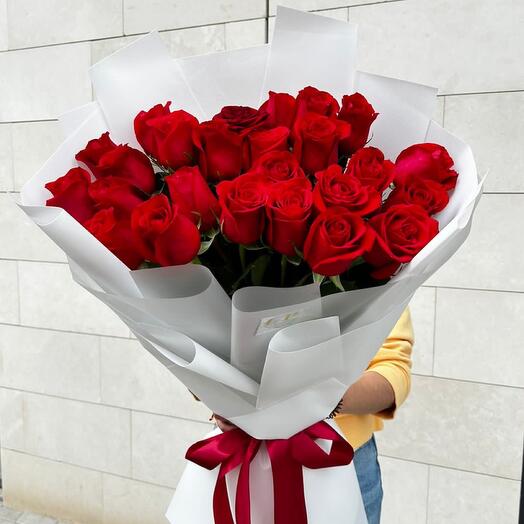 25 метровых красных роз