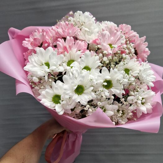 Ramo de crisantemos con gypsophila