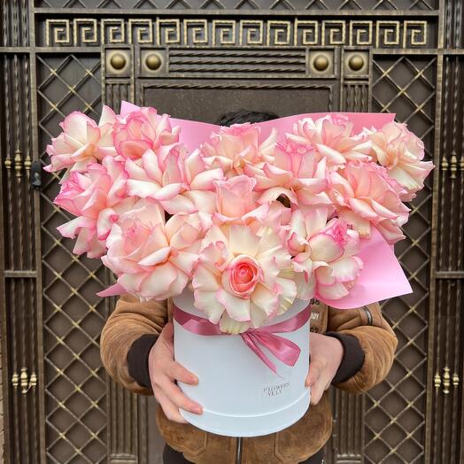 Цветы в коробке французские розочки