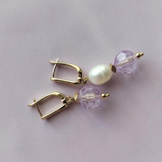 Серьги из белого жемчуга и ювелирного стекла