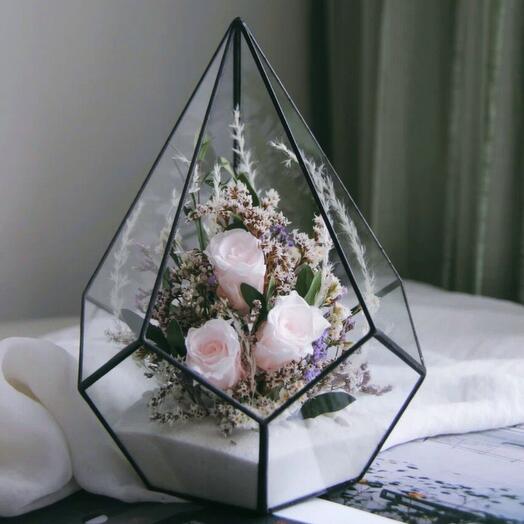 Florarium is a languid Rose with a stabilized bouquet