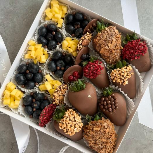 Набор фруктовый в молочном шоколаде «счастливая ягода»
