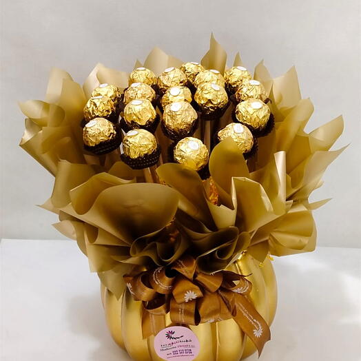 Vase with 20 Ferrero Rocher Chocolate