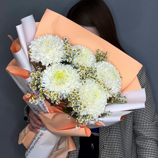 Нежный букет💗 с одноголовой хризантемой 5 шт и матрикарием