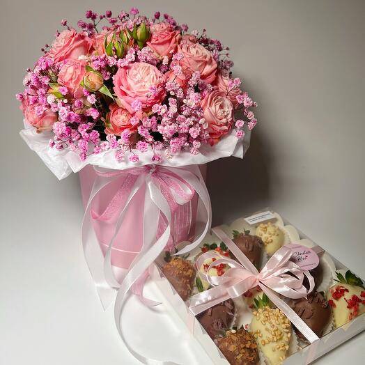 Клубника в шоколаде и цветы