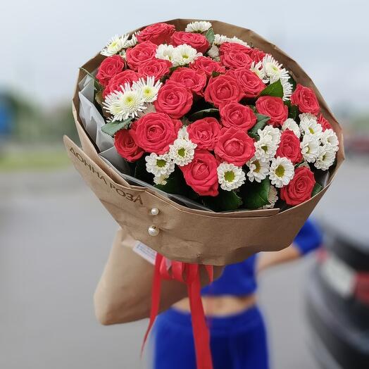 Букет из роз и хризантемы Сантини