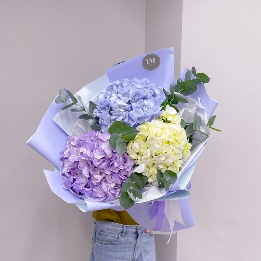 Букет из 3 гортензии с эвкалиптом