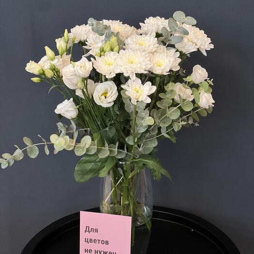 Стойкие цветы для дома в комплекте с вазой и фирменной открыткой