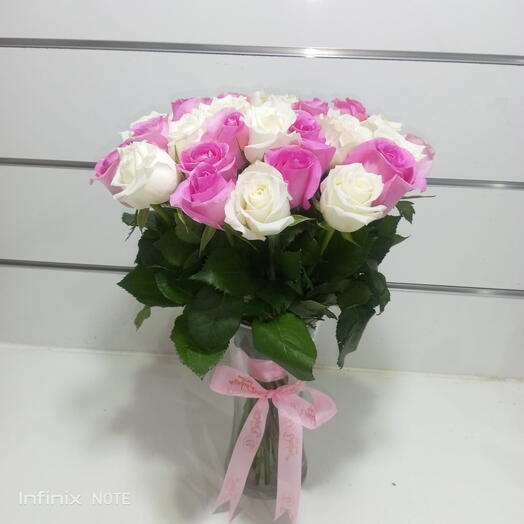 20 White N Pink Roses Vase