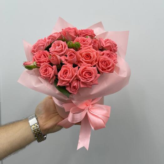 Нежная коробка из 5 кустовых роз