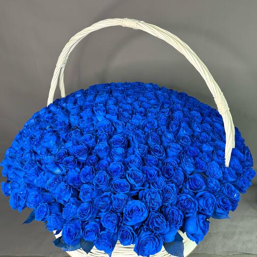 Синие розы в корзине 301 💙