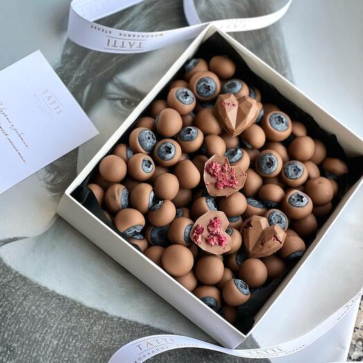 🫐Шоколадқа батқан көкжидек M жүрекшелерімен