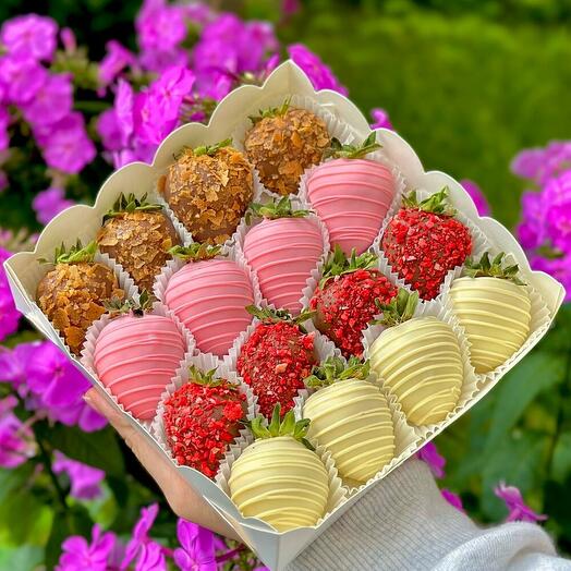 Colorful 16 chocolate strawberries