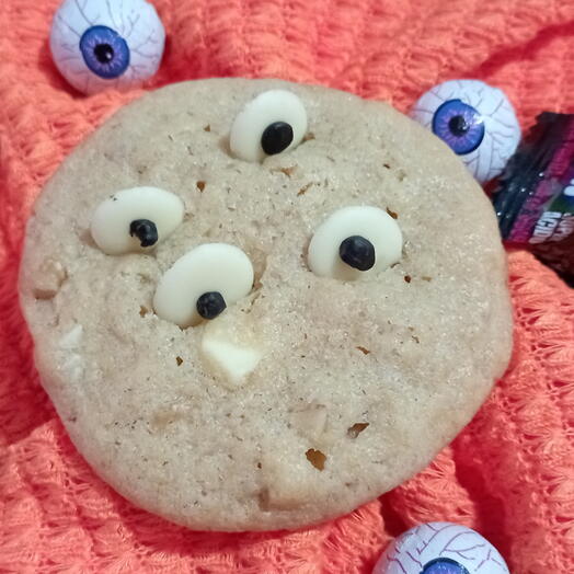 Cookies con ojos, pepitas de chocolate blanco y nueces