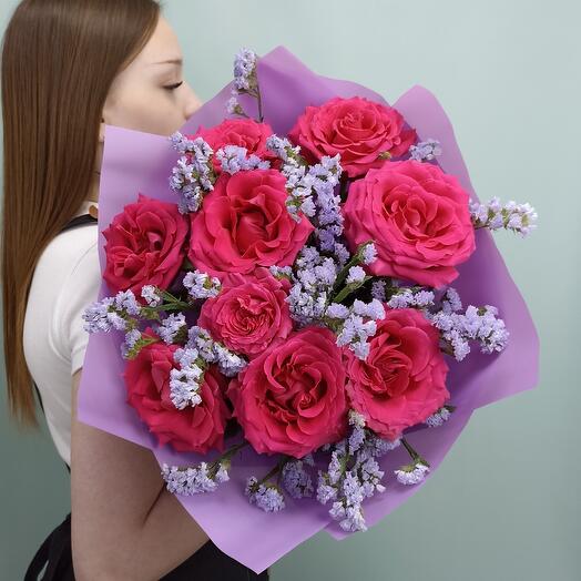 Сборный букет розы и статица