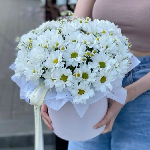 Цветы в коробке ромашки