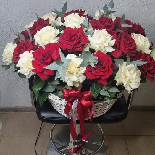 Корзина с французскими розами