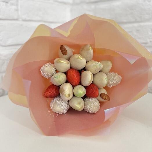 Самым нежным клубника в шоколаде