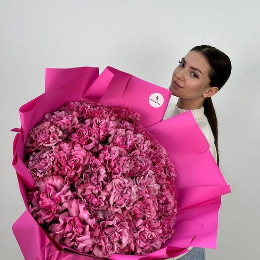 35 пионовидных роз