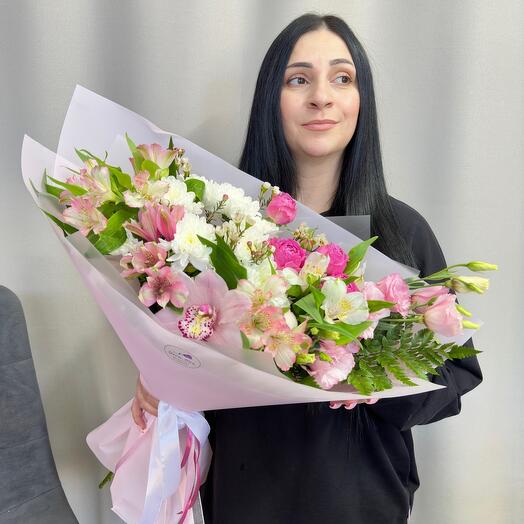 Ramo de orquídea con rosa arbusto Bombastic-peonía