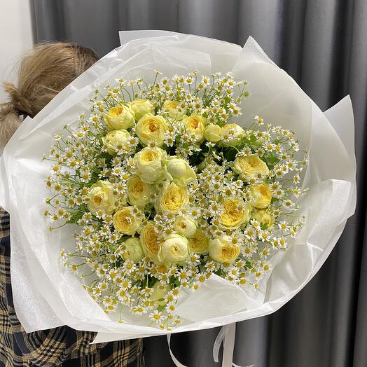 Букет из ромашки и розы