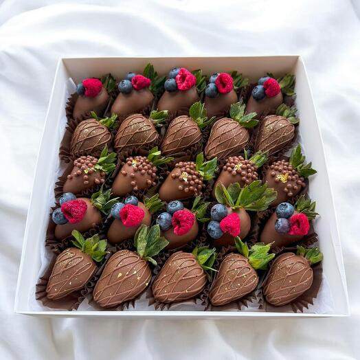 Набор "Анастасия" 25 клубничек