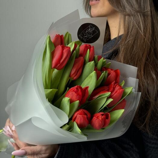 Букет из 15 красных тюльпанов