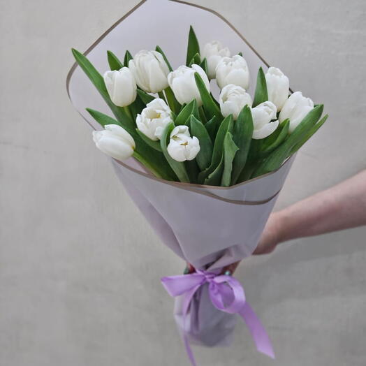 White 12 tulips