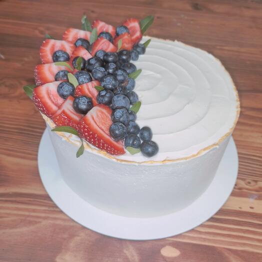 Pastel con decoración de bayas