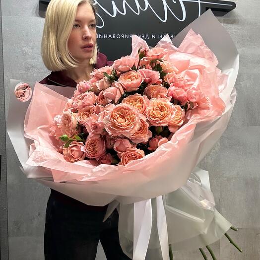 Пионовидные кустовые розы Джульетта