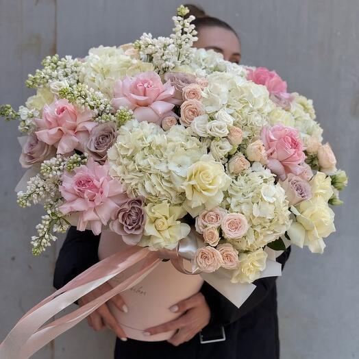 Цветы в коробе ассорти