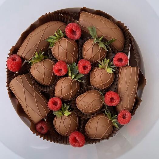 Клубника/банан в шоколаде 🍓