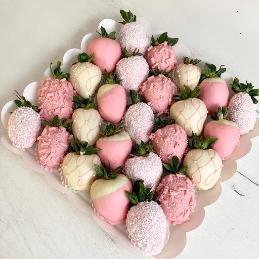 Клубника в шоколаде набор 25шт «розовое небо»