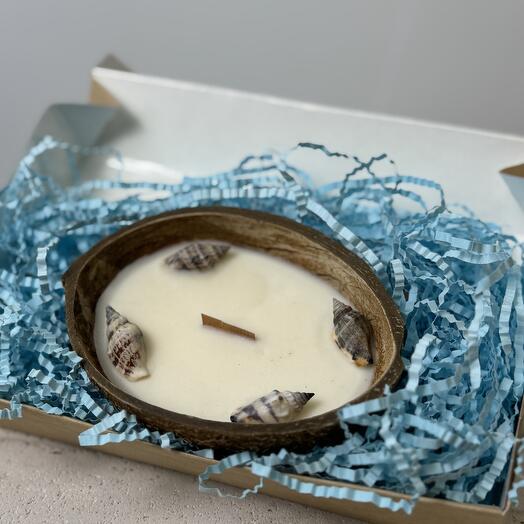 A candle with the scent of the Salty Ocean