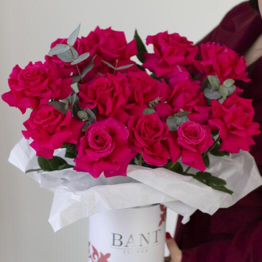 13 ажурных роз в боксе с орнаментом