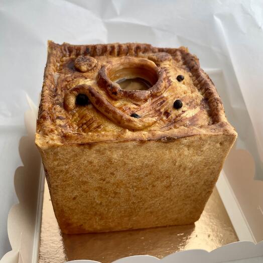 Pate en croute с индейкой, цыпленком и фисташками