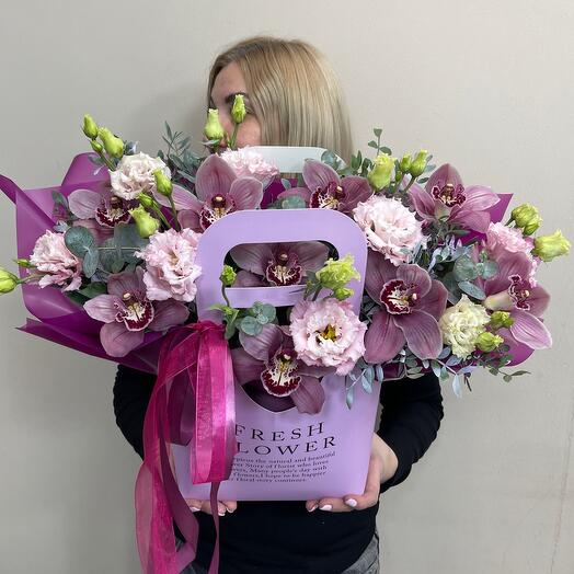 Orquídea persistente con eustoma en el bolso 💕