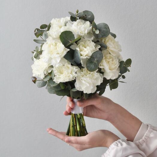 Ramo de novia redondo de eucalipto de Dianthus blanco / Ramo 375 Bottega dei Fiori