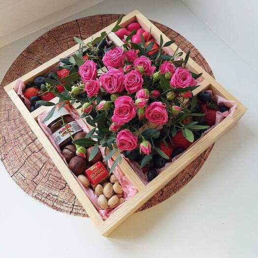 Ящик подарочный с живыми розами