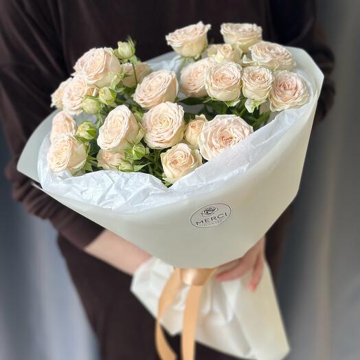 Monobucket of peony-shaped bush roses 5 pieces